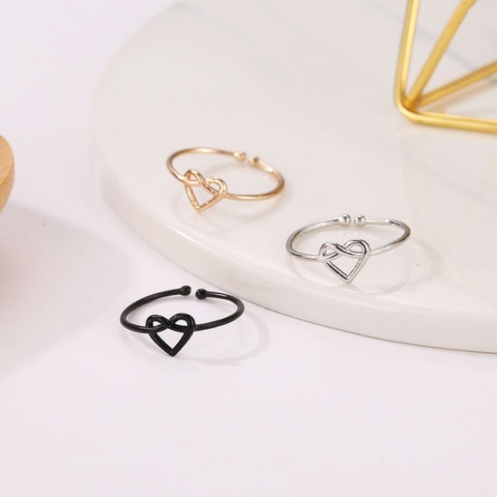 NWT Knotted Heart Adjustable Ring